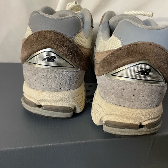 New Balance Cream and Brown Sneakers - Picture 3 of 6